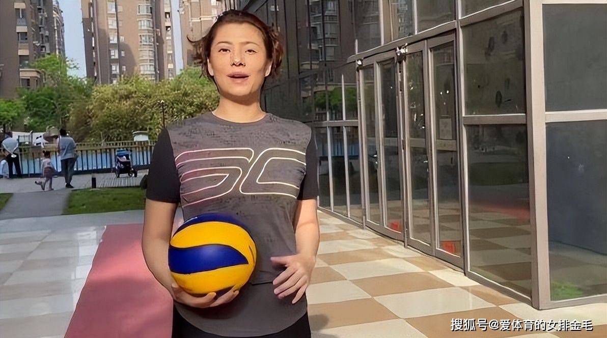 托蒂调侃球衣大小不合适：“啊，不过这是件XXL”。